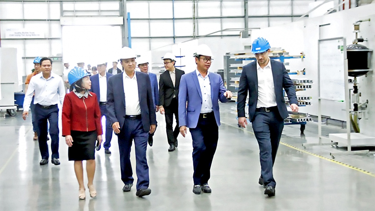 Chính quyền TP. Đà Nẵng đang rà soát cơ chế, chính sách của hai địa phương cũ để điều chỉnh, nhằm thu hút và giữ chân nhà đầu tư Chính quyền TP. Đà Nẵng đang rà soát cơ chế, chính sách của hai địa phương cũ để điều chỉnh, nhằm thu hút và giữ chân nhà đầu tư