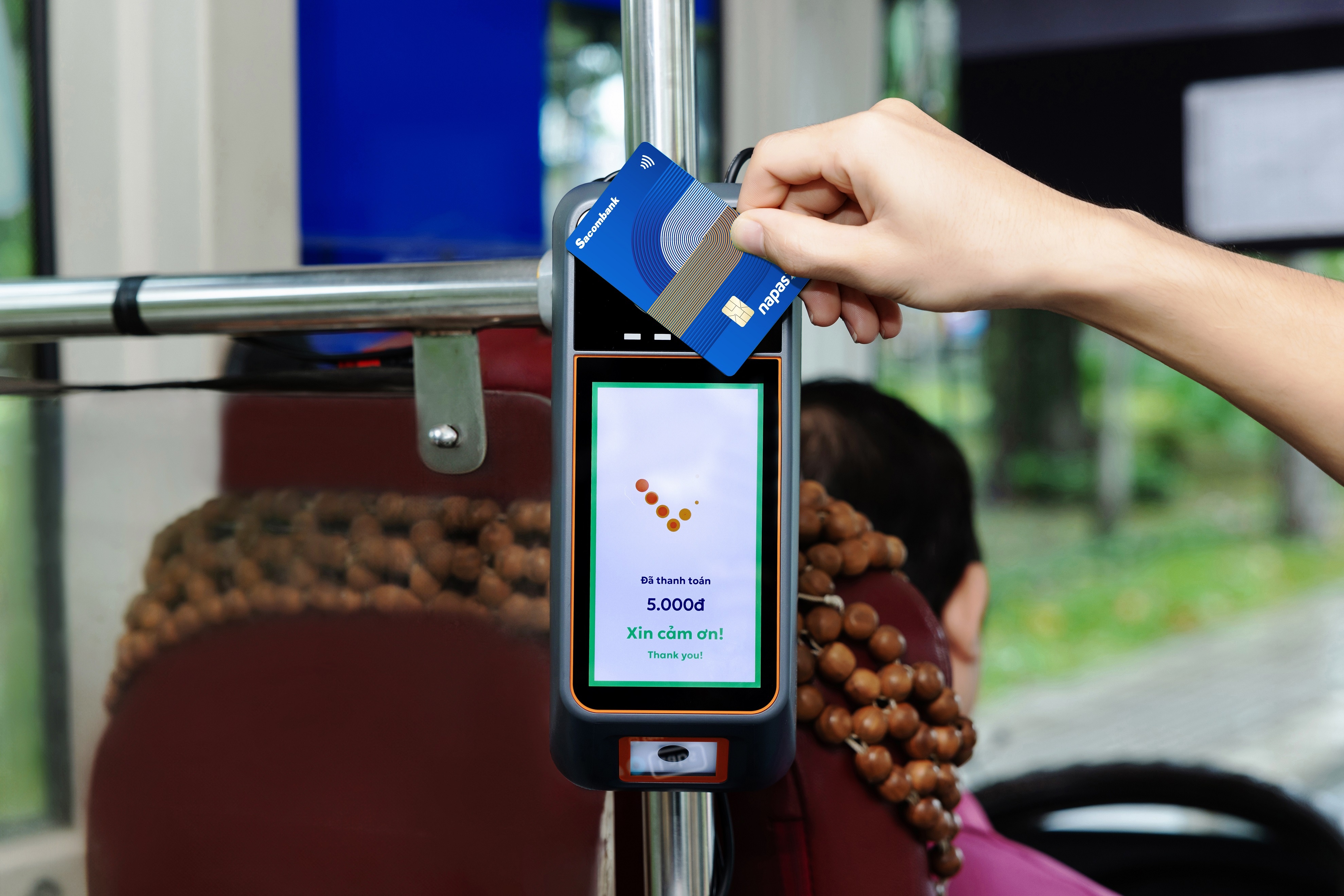 TP. Hồ Chí Minh: Hành khách đi xe buýt đã có thể thanh toán tự động qua thẻ NAPAS