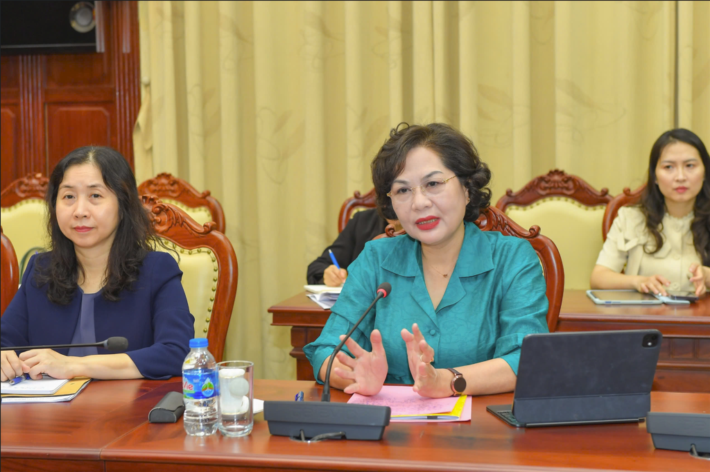 Thống đốc Nguyễn Thị Hồng phát biểu tại cuộc họp