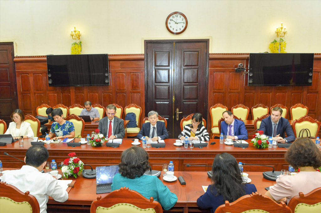 Thống đốc NHNN tiếp Phó Tổng Giám đốc Quỹ Tiền tệ Quốc tế