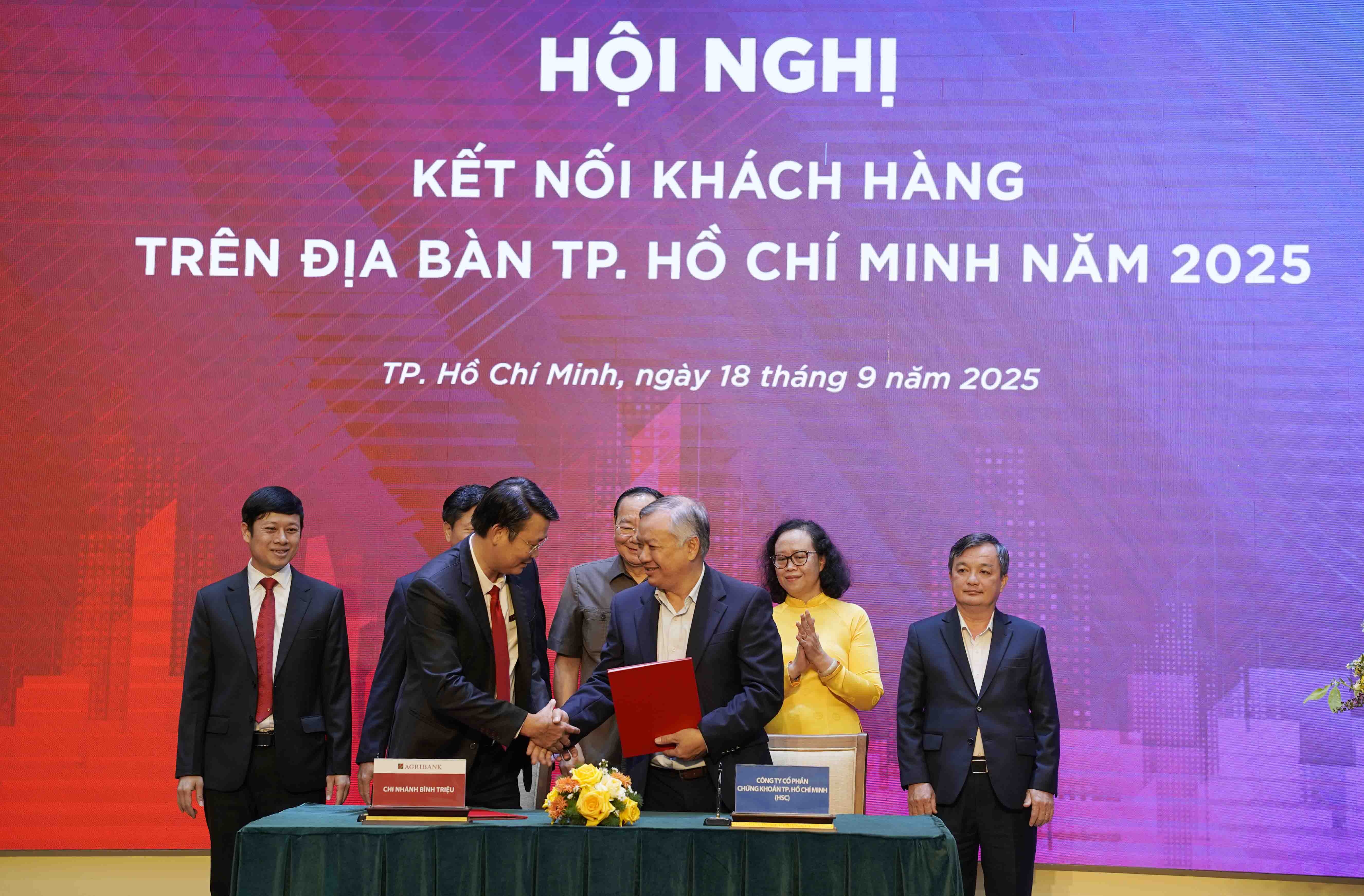 Agribank ký kết ghi nhớ hợp tác trực tiếp với 6 khách hàng trị giá hơn 2.400 tỷ đồng