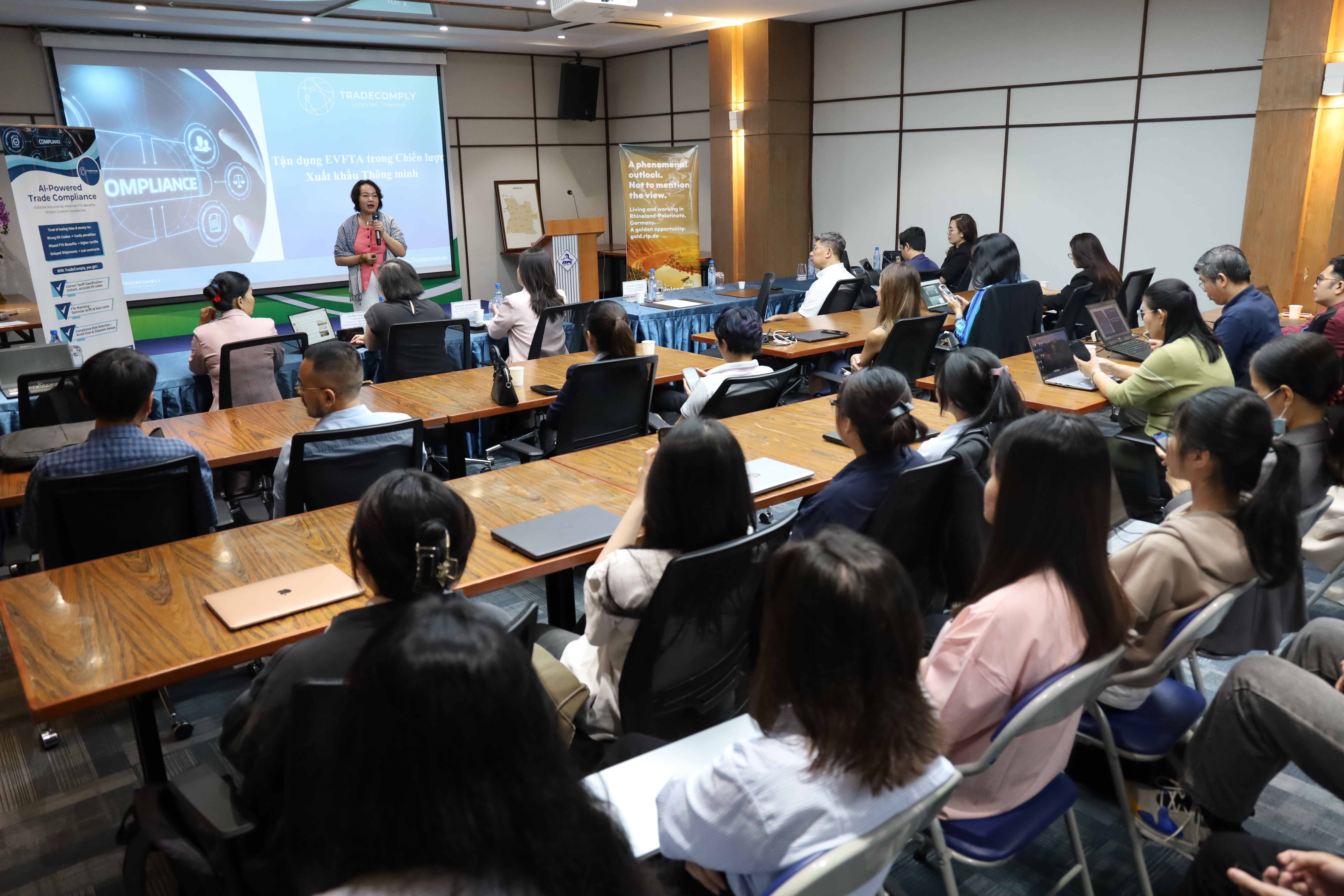 Hội thảo “Tuân thủ quy định thương mại xuất nhập khẩu theo EVFTA để tối ưu chi phí và tận dụng ưu đãi thuế” nhằm hỗ trợ cộng đồng doanh nghiệp 