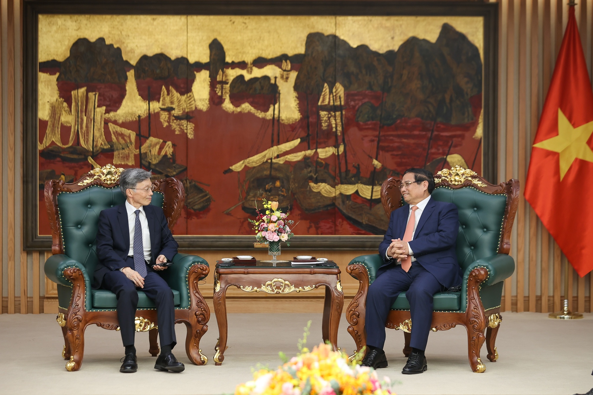 Phó Tổng Giám đốc IMF Kenji Okamura cho biết, ông vẫn theo dõi sát sao những thành công ấn tượng của Việt Nam. Đoàn công tác của IMF đến Việt Nam lần này nhằm tìm hiểu thêm về con đường thành công của Việt Nam, đồng thời thúc đẩy mối quan hệ lâu đời giữa 