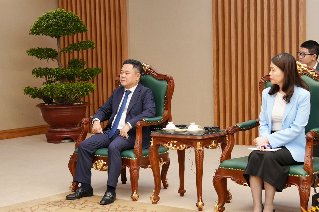 Phó Thống đốc NHNN Nguyễn Ngọc Cảnh và lãnh đạo các bộ, ngành tham dự sự kiện