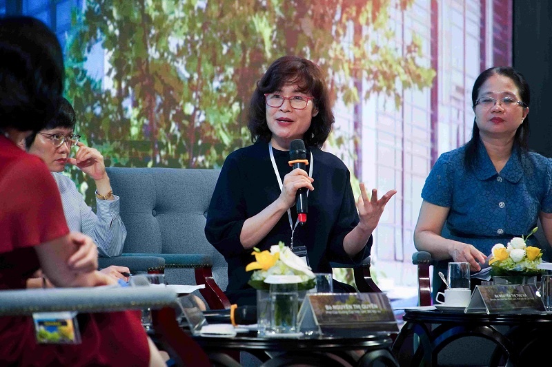 Bà Hương Vũ, Tổng Giám đốc, Công ty Cổ phần Tư vấn EY Việt Nam giải đáp thắc mắc của doanh nghiệp