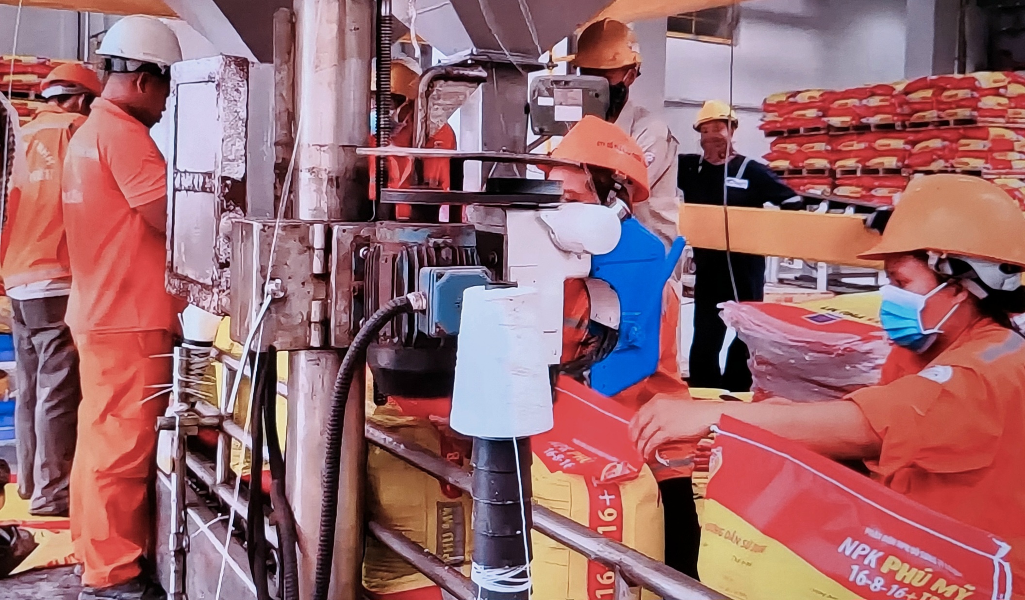 chi phí phân bón thường chiếm từ 40-50% tổng chi phí sản xuất nông nghiệp chi phí phân bón thường chiếm từ 40-50% tổng chi phí sản xuất nông nghiệp