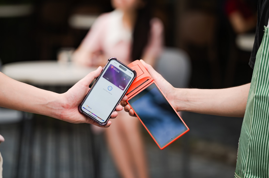 Khách hàng thanh toán bằng thẻ TPBank Visa qua Apple Pay Khách hàng thanh toán bằng thẻ TPBank Visa qua Apple Pay