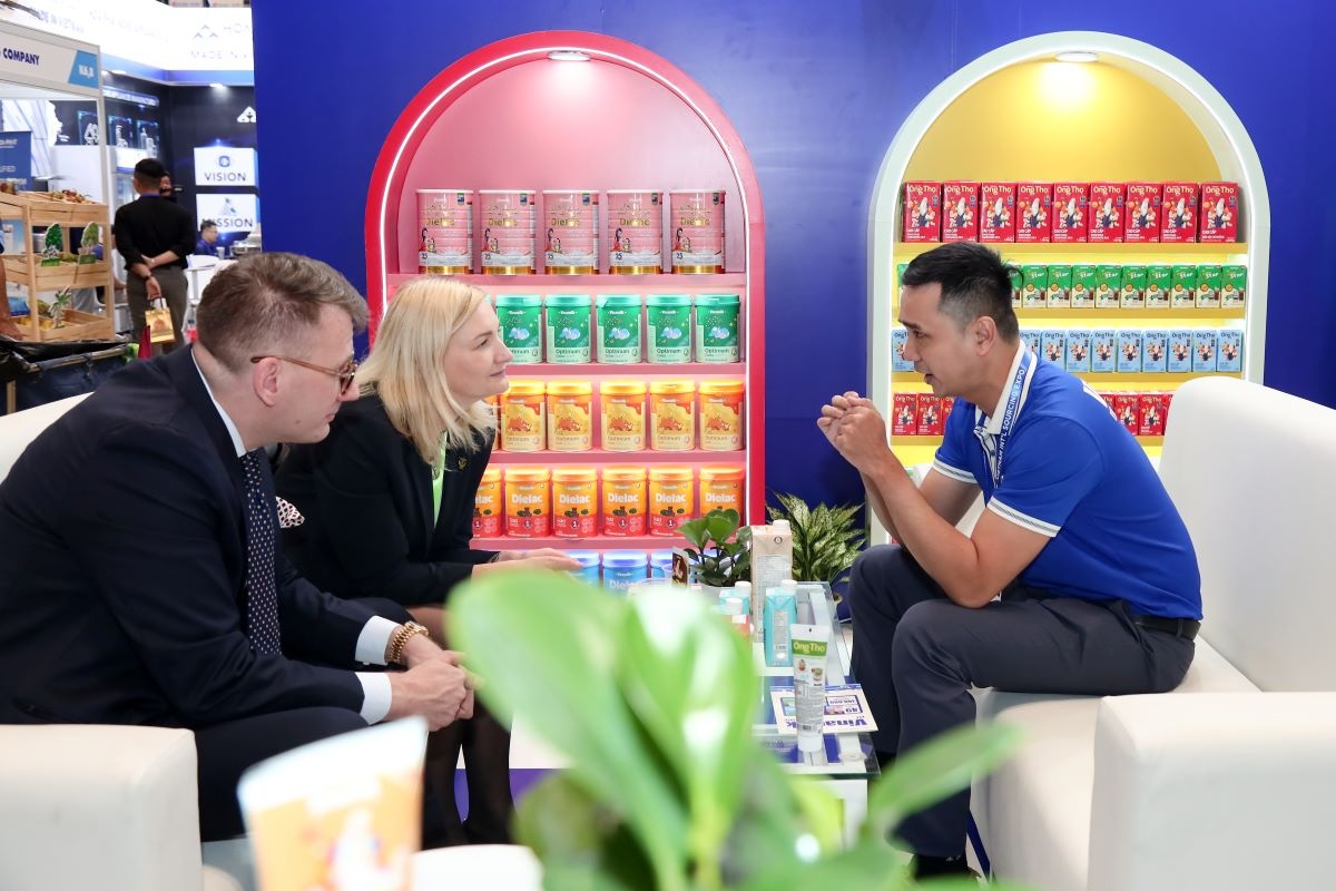 Các sản phẩm xanh, sản xuất theo tiêu chí thân thiện với môi trường của Vinamilk được nhiều người mua hàng (buyer) quốc tế quan tâm tại Triển lãm Vietnam International Sourcing 2025