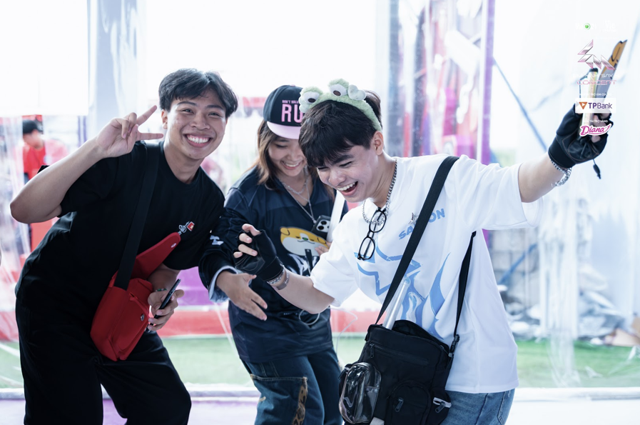 Và tất nhiên là không quên “quẩy” hết mình theo những điệu nhạc sôi động