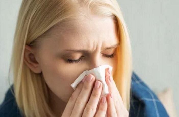 Nguy cơ tiềm ẩn khi bạn cố gắng nhịn hắt hơi