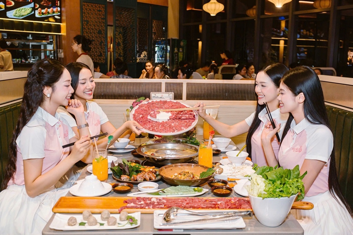 Khách hàng sẽ được “food-tour”trong hàng nghìn món ăn của hơn 50 thương hiệu tại TTTM