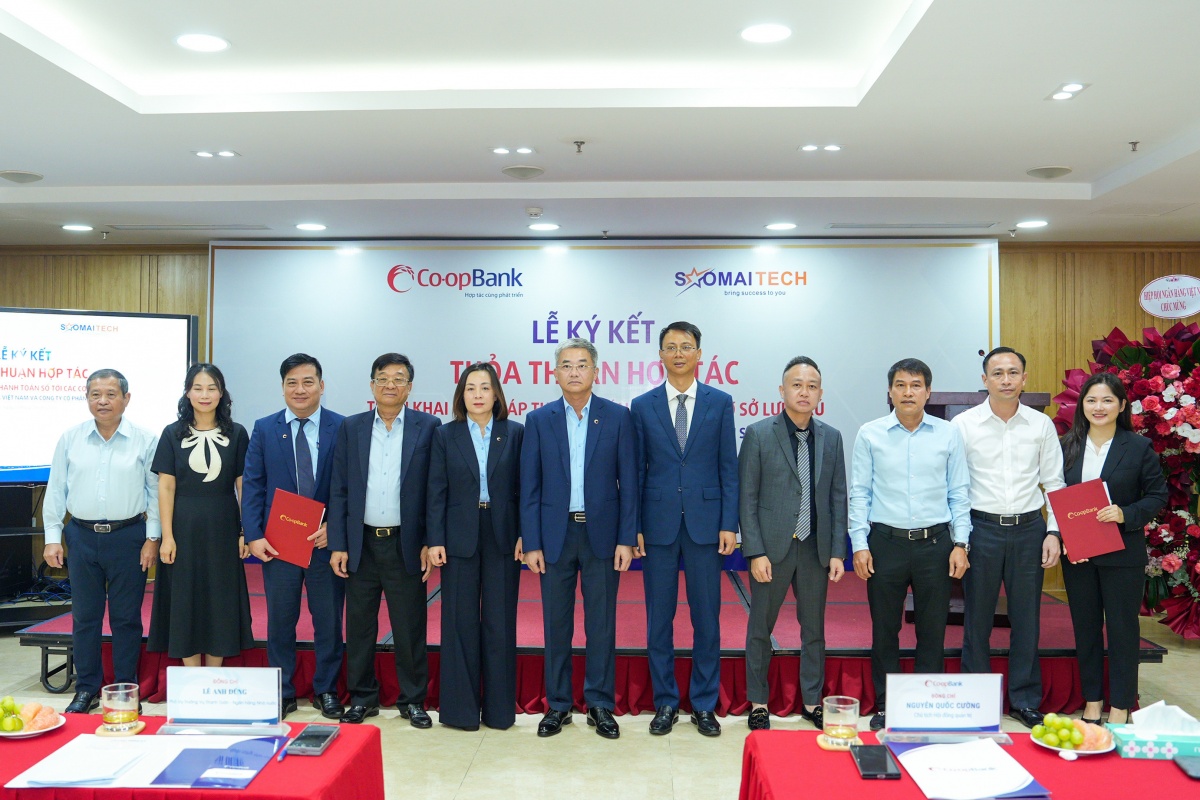 Các đại biểu chụp ảnh lưu niệm tại buổi lễ ký kết