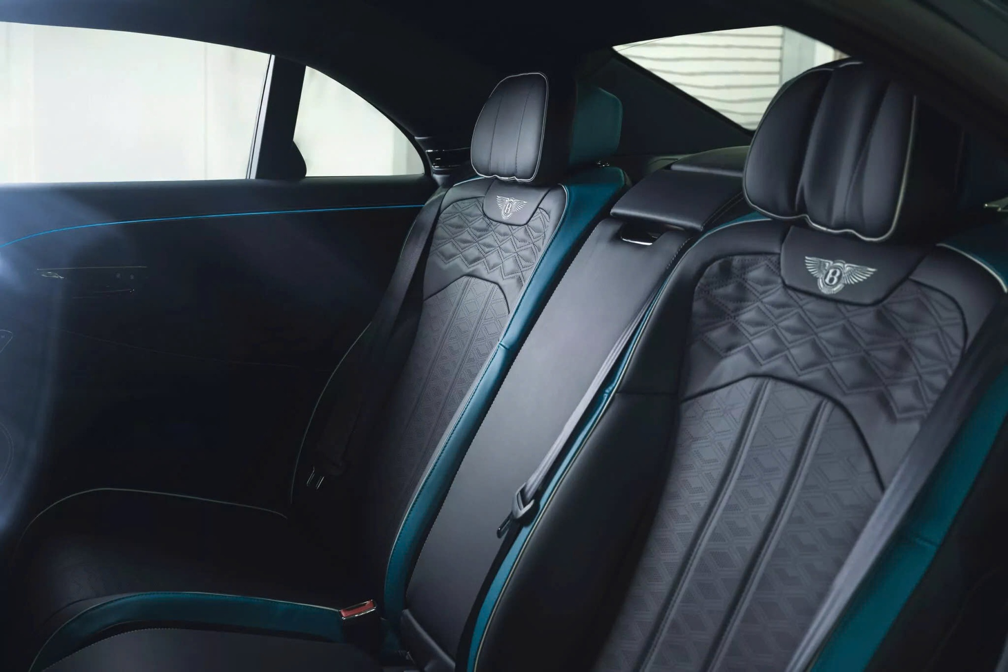 Màu sơn ombré của Bentley: Đắt hơn cả một chiếc BMW 5-Series