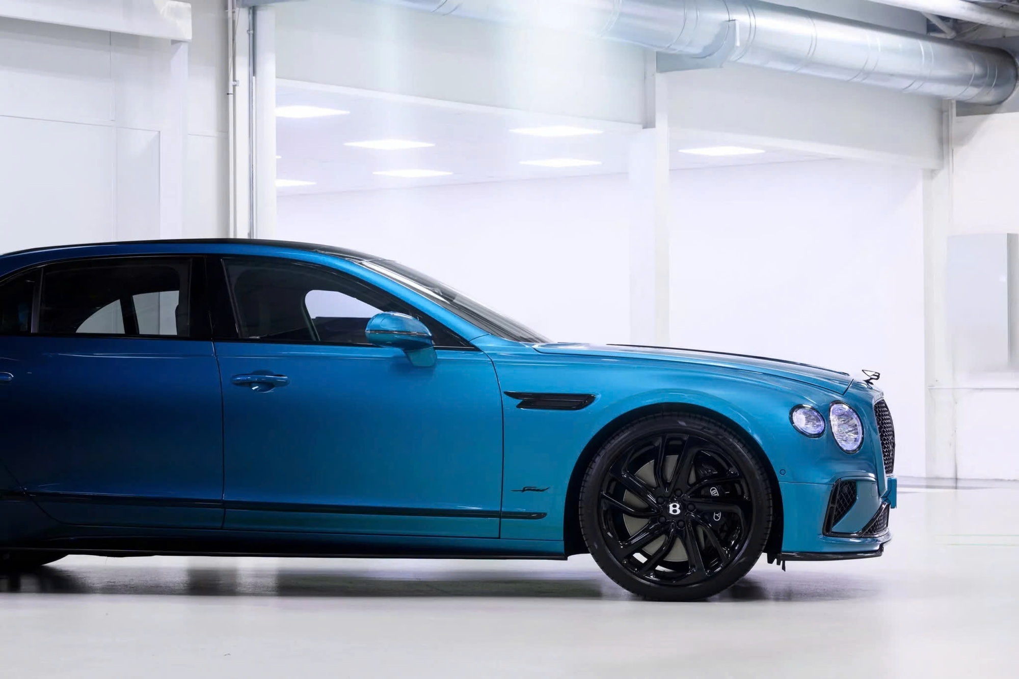 Màu sơn ombré của Bentley: Đắt hơn cả một chiếc BMW 5-Series