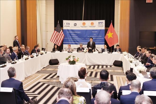 Chủ tịch nước Lương Cường đã dự buổi toạ đàm với các doanh nghiệp Hoa Kỳ