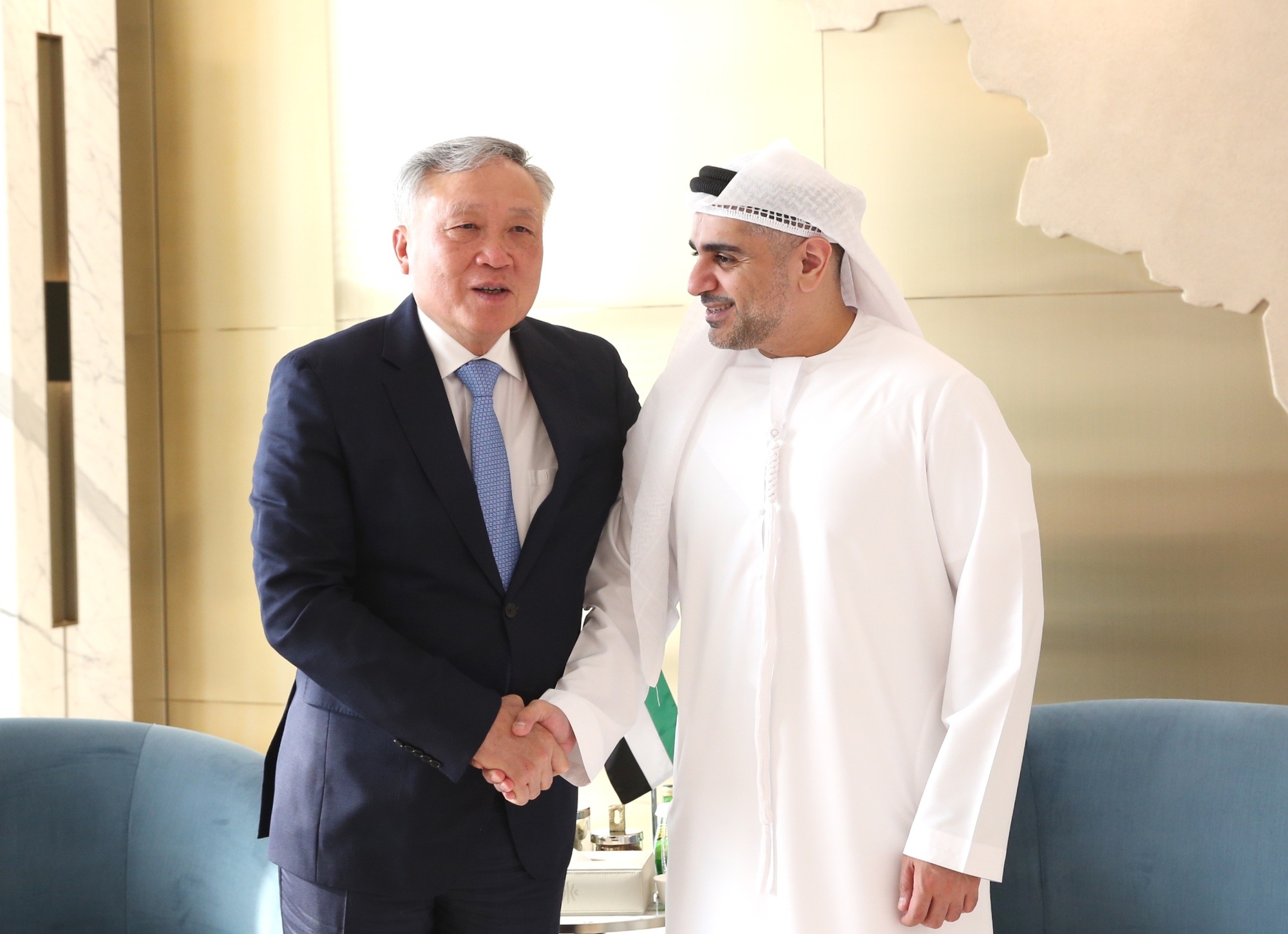 Phó Thủ tướng Thường trực Chính phủ Nguyễn Hòa Bình gặp làm việc với ông Ahmed Jasim Al Zaabi, Chủ tịch ADGM - Ảnh: VGP/Nguyễn Hoàng