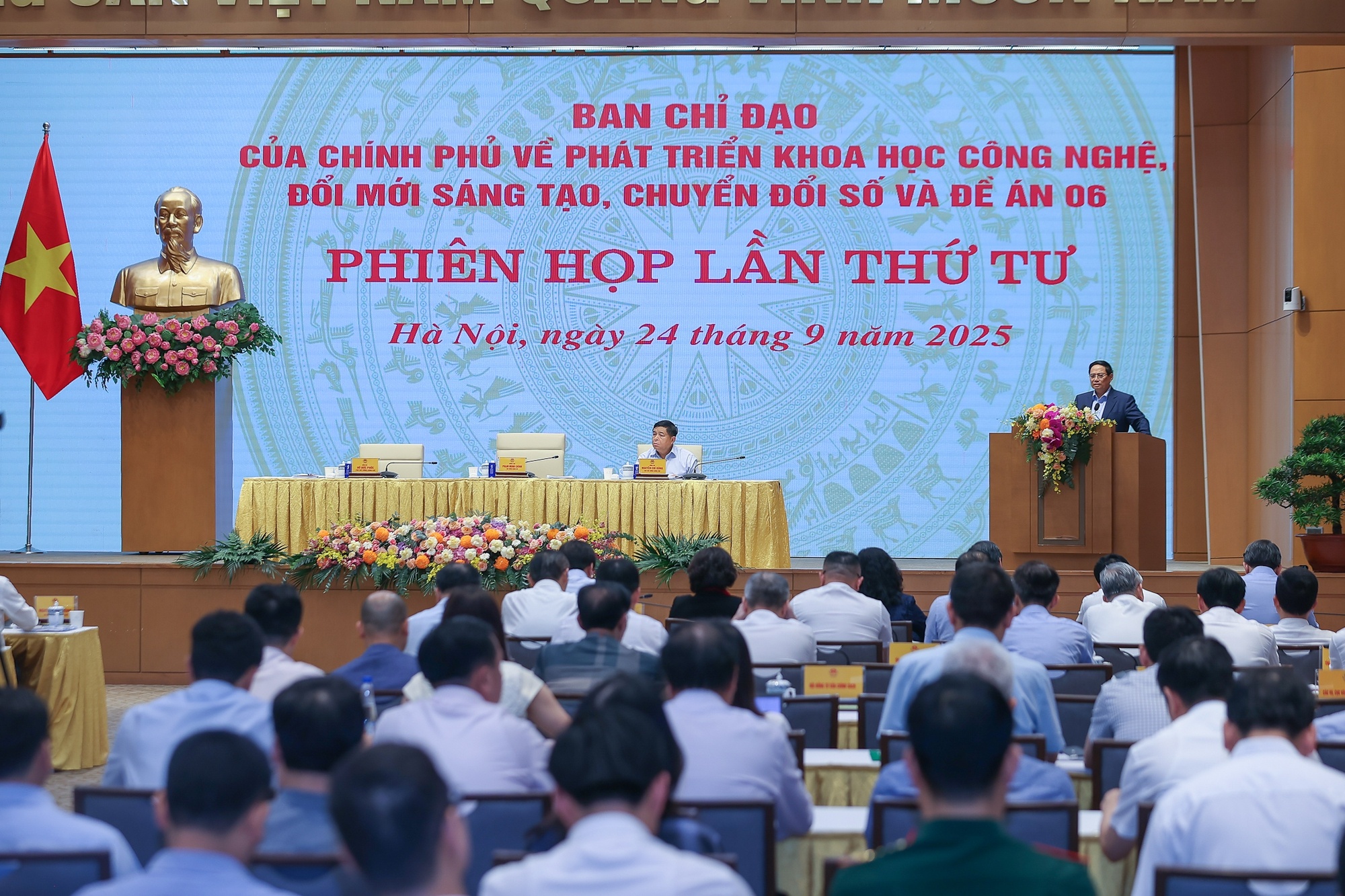 Phiên họp được kết nối trực tuyến từ trụ sở Chính phủ tới 34 tỉnh, thành phố trực thuộc Trung ương - Ảnh: VGP/Nhật Bắc Phiên họp được kết nối trực tuyến từ trụ sở Chính phủ tới 34 tỉnh, thành phố trực thuộc Trung ương - Ảnh: VGP/Nhật Bắc