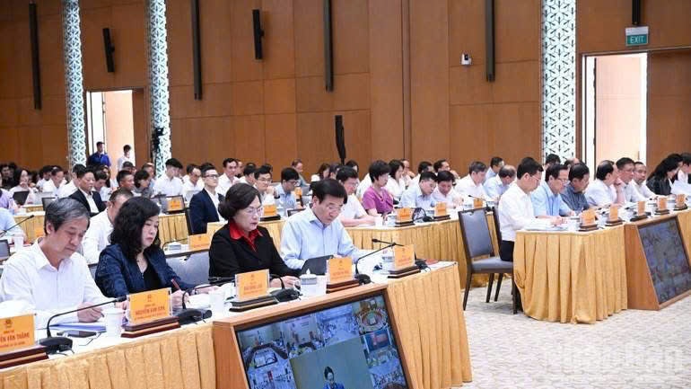 Tranh thủ “từng ngày, từng giờ” để thúc đẩy khoa học công nghệ, đổi mới sáng tạo và chuyển đổi số Tranh thủ “từng ngày, từng giờ” để thúc đẩy khoa học công nghệ, đổi mới sáng tạo và chuyển đổi số