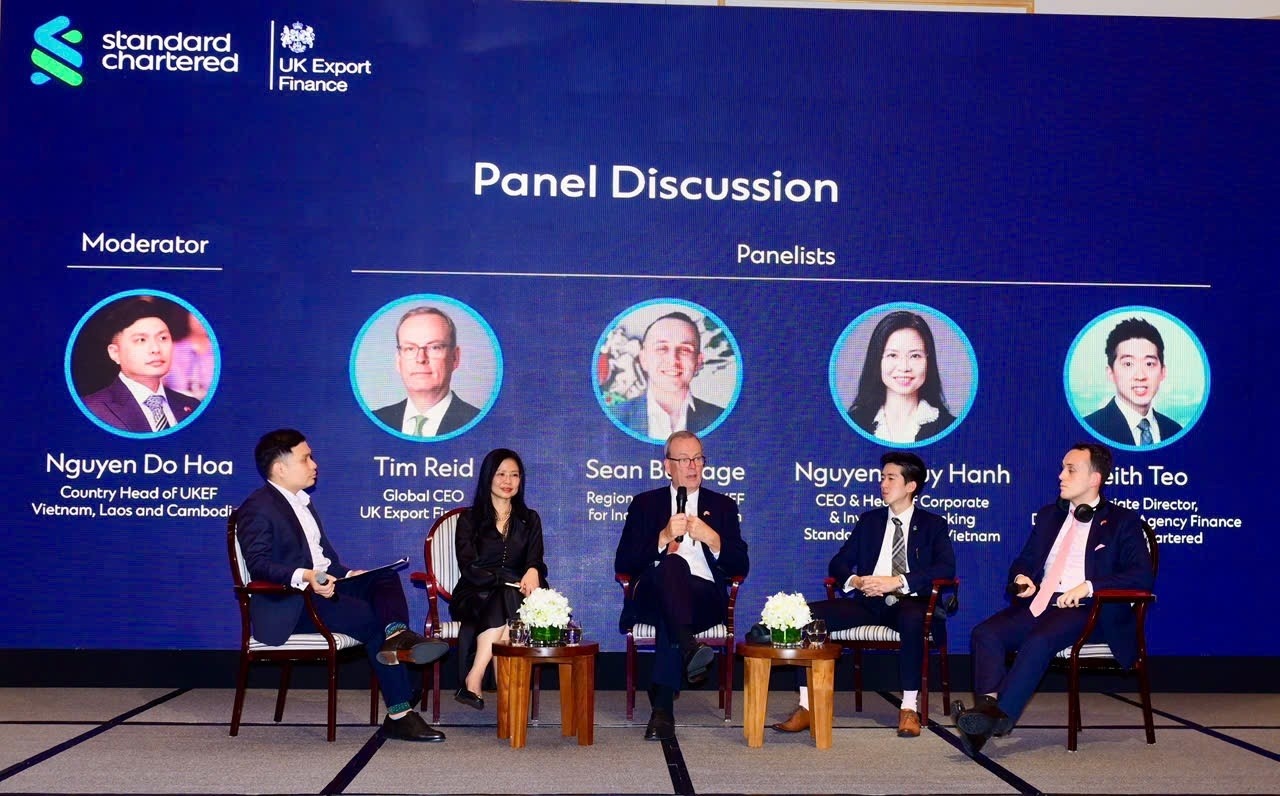 Panel thảo luận tại Diễn đàn Panel thảo luận tại Diễn đàn