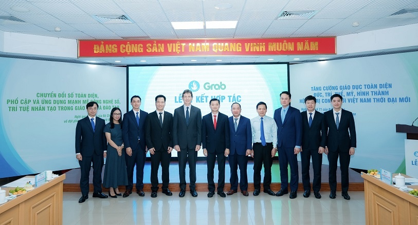 Đại diện Trung ương Hội Sinh viên Việt Nam và Grab Việt Nam tham dự buổi lễ kí kết