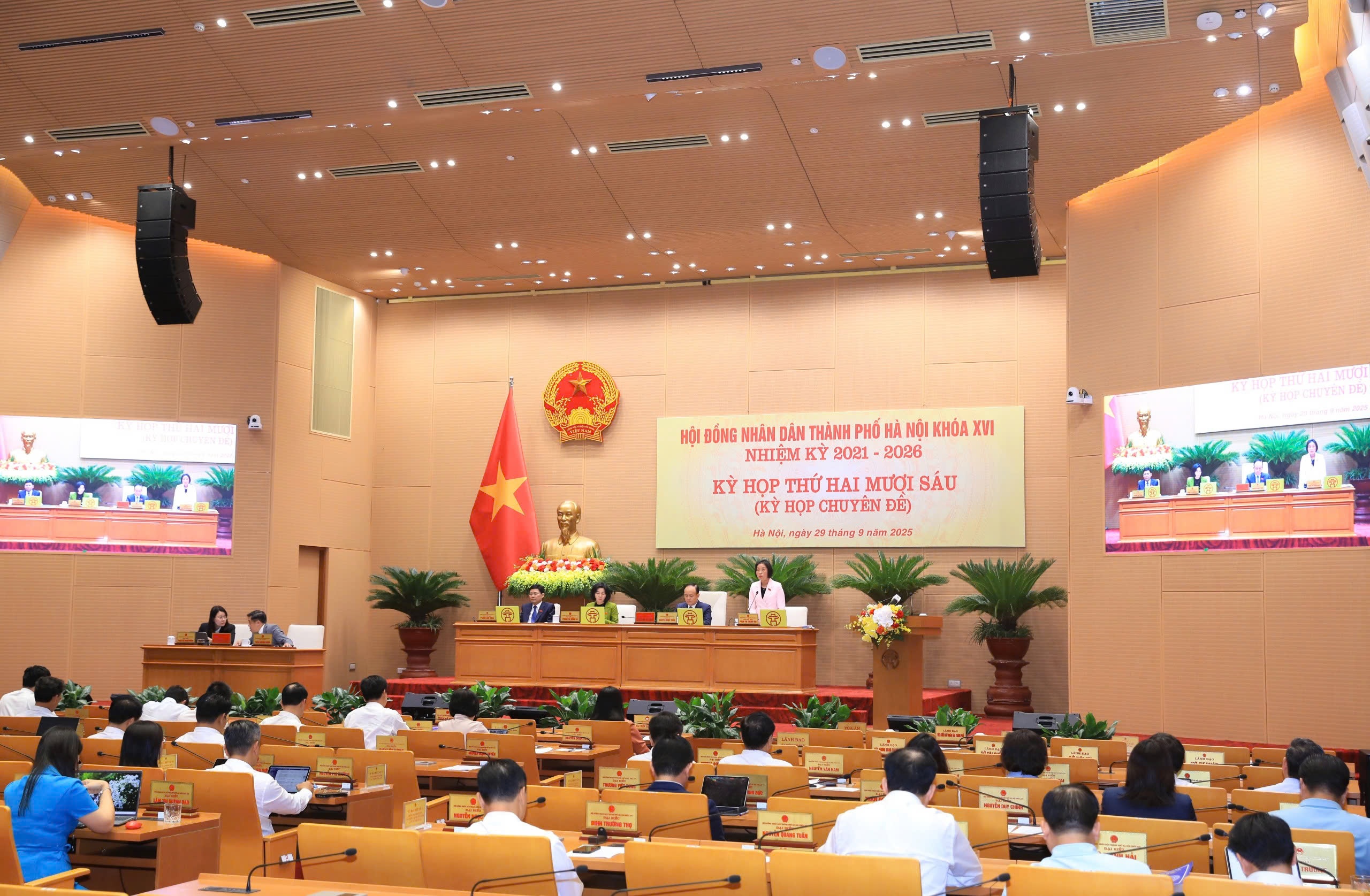 Quang cảnh kỳ họp