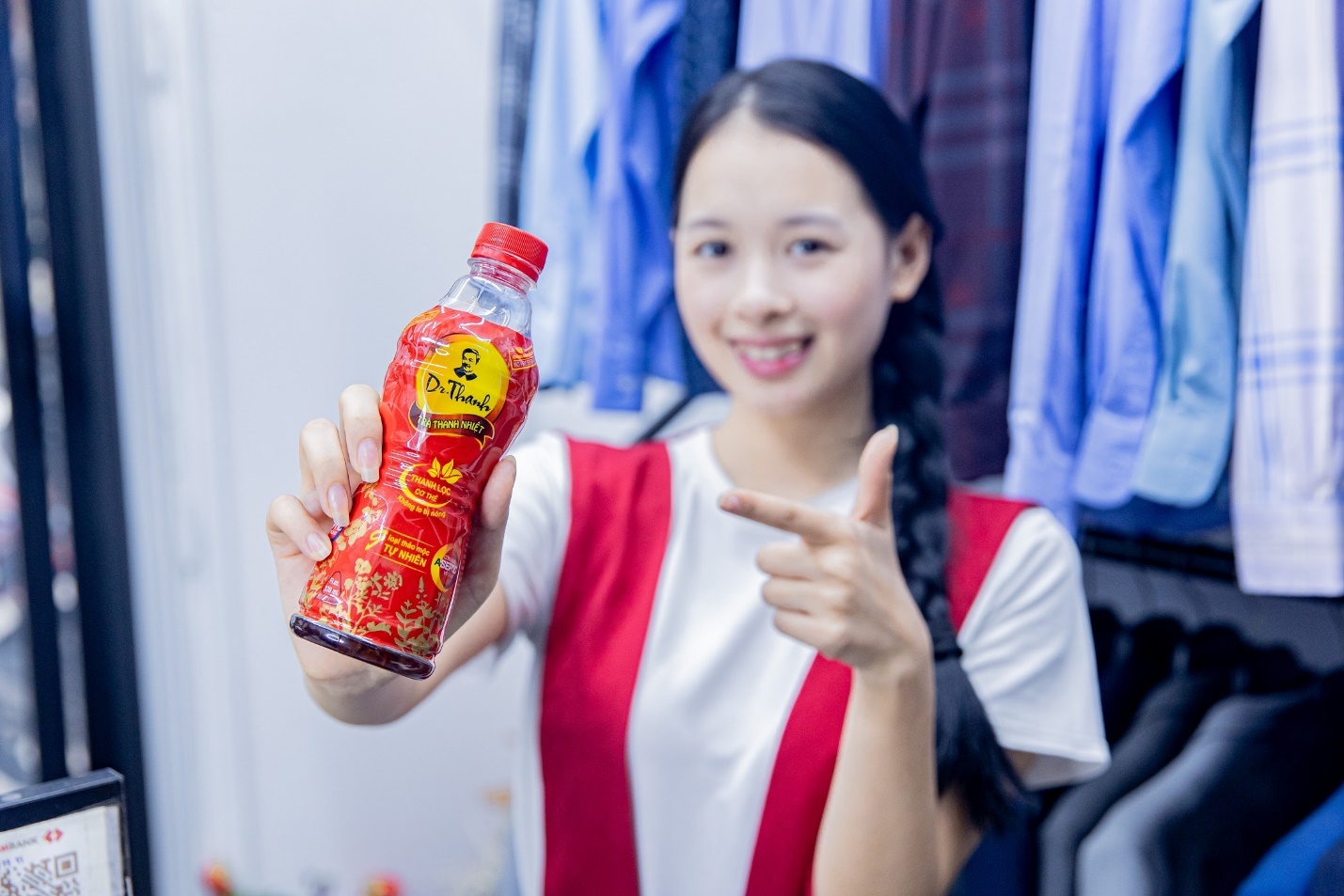 1/ Các thức uống có nguồn gốc tự nhiên, tốt cho sức khỏe giúp thanh lọc cơ thể mỗi ngày như Trà Thanh Nhiệt Dr Thanh đang là ưu tiên lựa chọn của người trẻ.