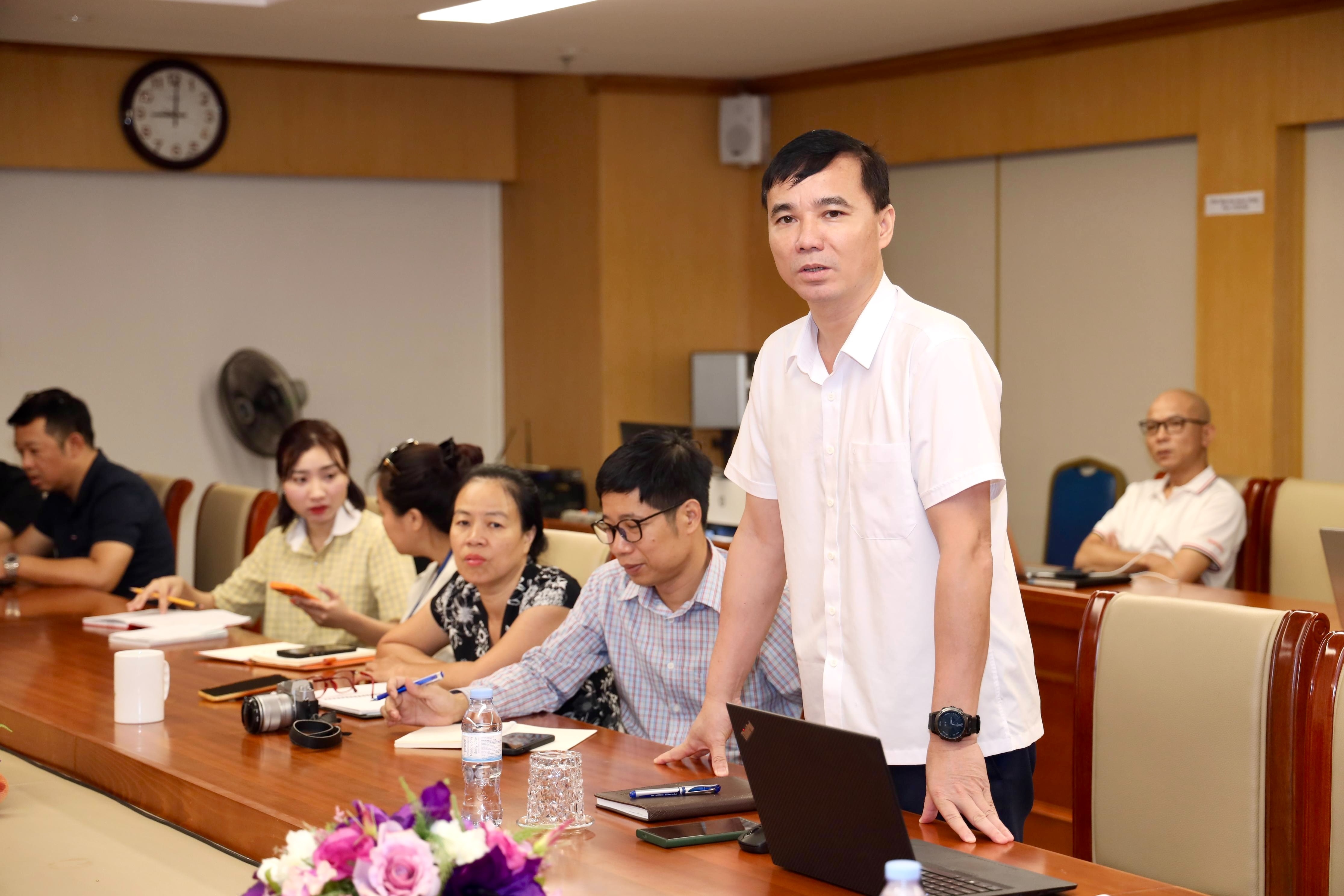 Thời báo Ngân hàng khai giảng lớp học nhiếp ảnh ứng dụng cho phóng viên