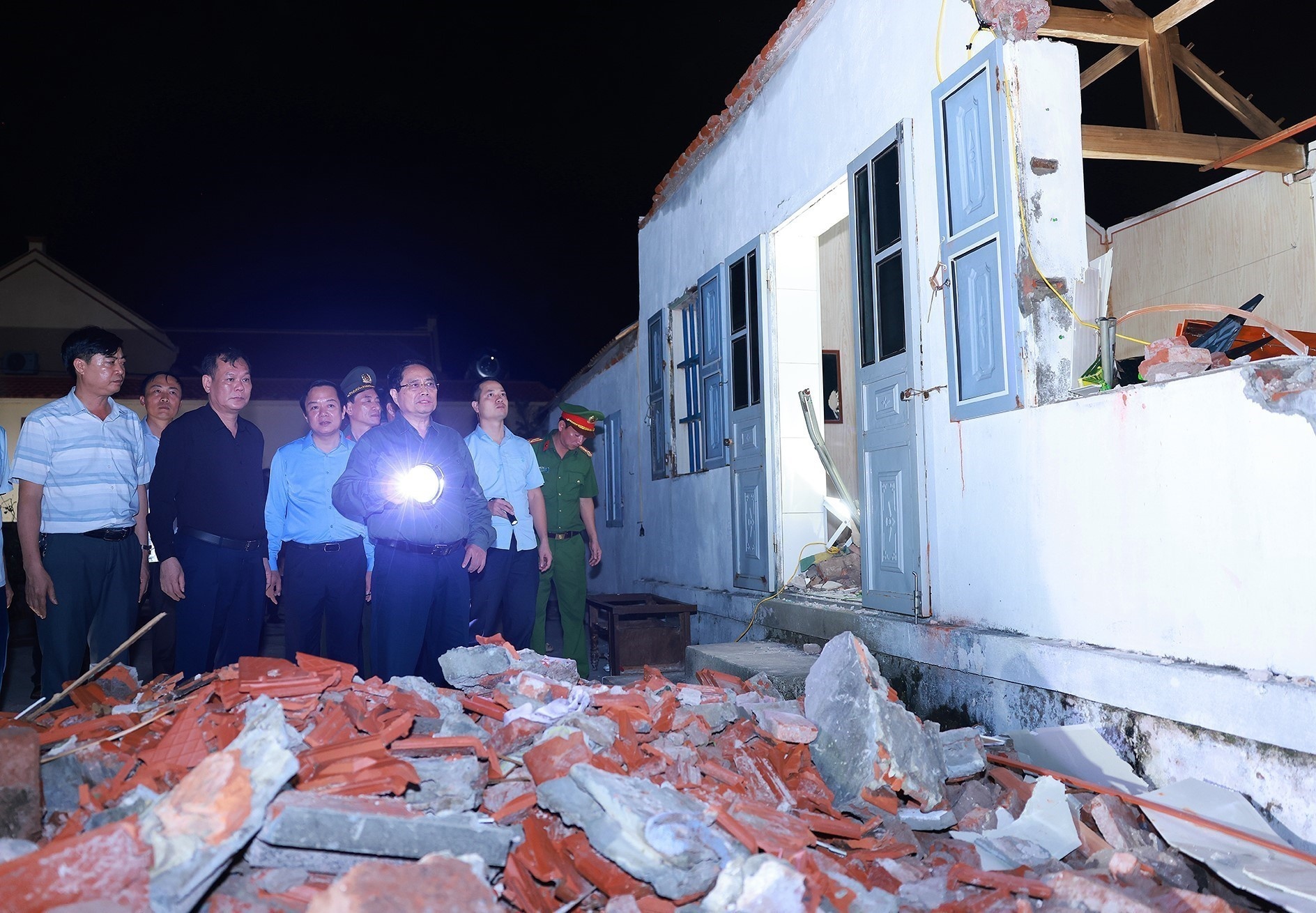 Yêu cầu tạm ứng, chi trả nhanh chóng tiền bảo hiểm bồi thường thiệt hại do bão số 10