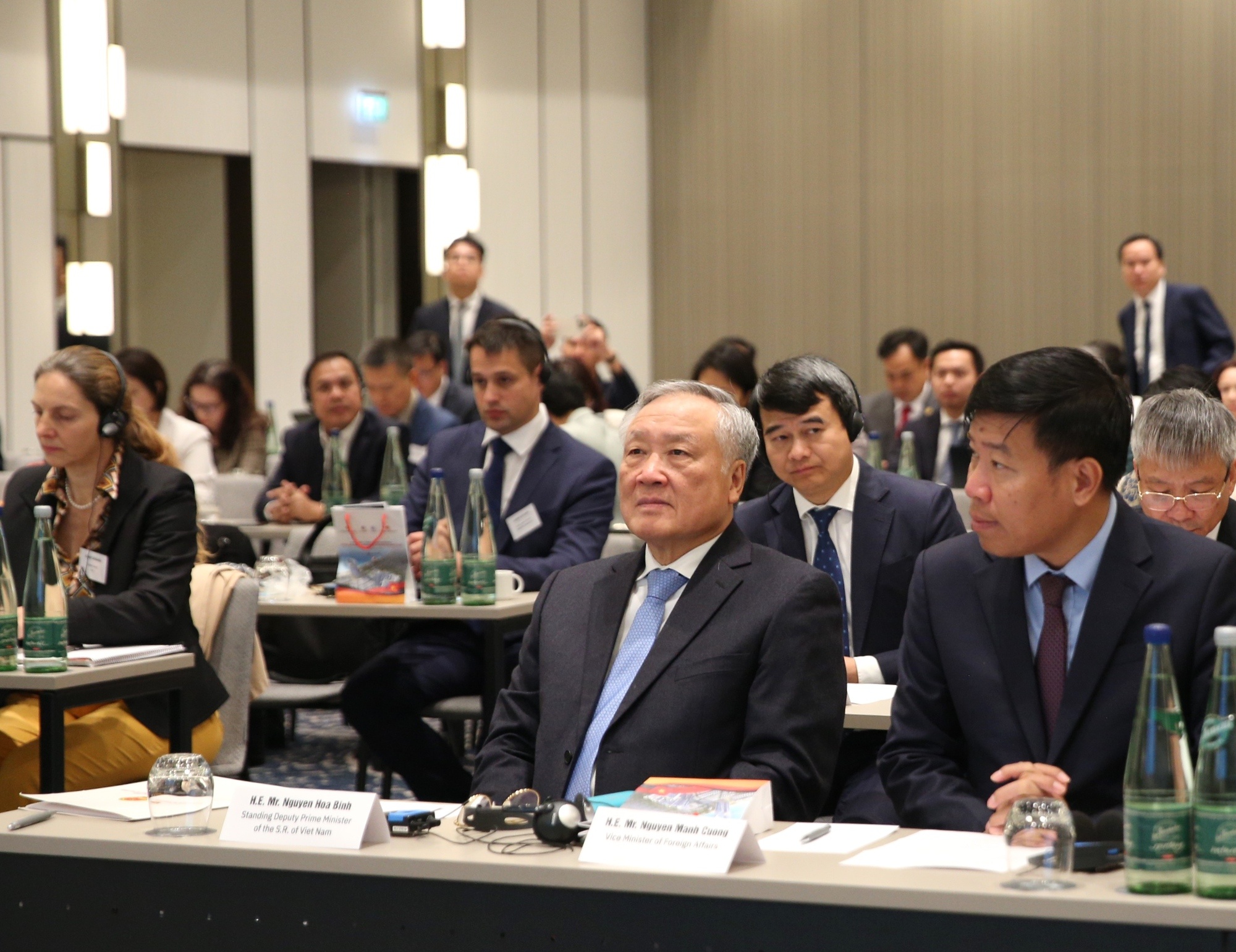 Phó Thủ tướng Thường trực Chính phủ Nguyễn Hòa Bình dự Hội nghị xúc tiến đầu tư Trung tâm tài chính quốc tế Việt Nam - Ảnh: VGP/Nguyễn Hoàng