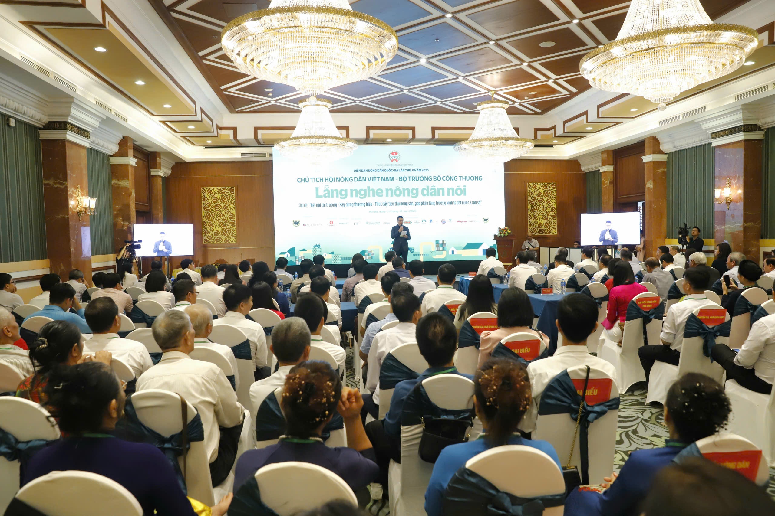 Quang cảnh Diễn đàn