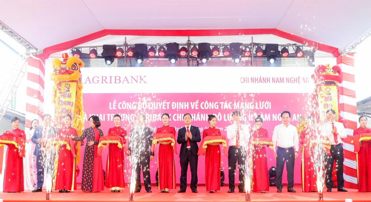 Agribank đẩy mạnh cơ cấu mạng lưới, tạo dư địa phát triển nông nghiệp, nông thôn, nông dân