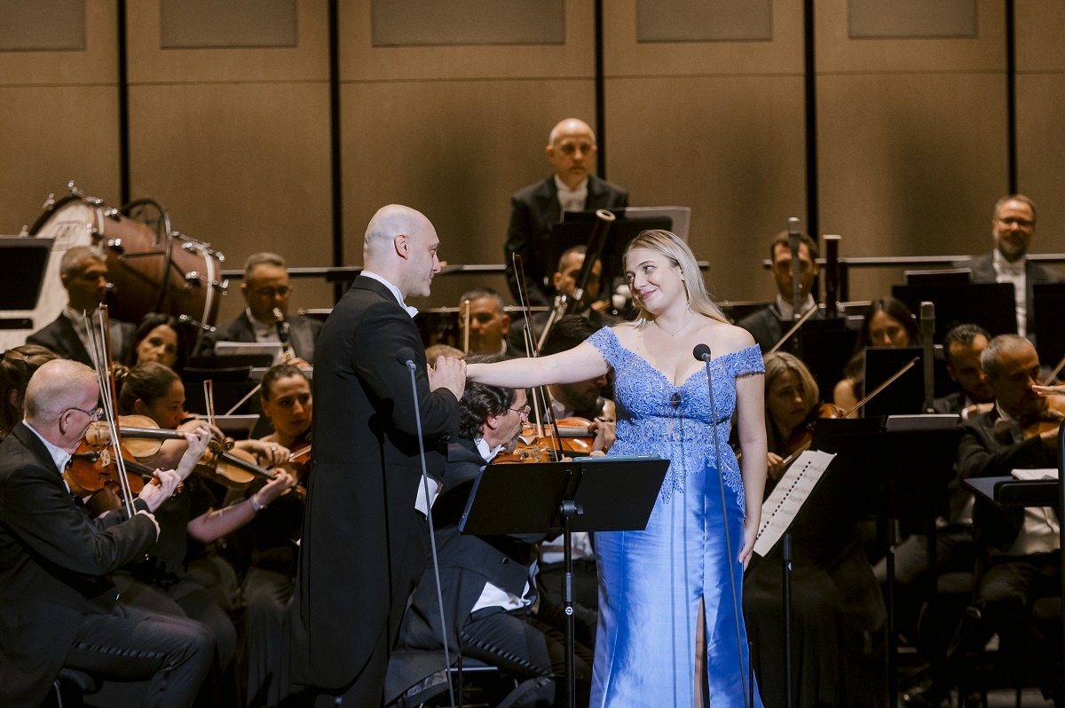 Đêm nhạc đã giới thiệu đến khán giả các trích đoạn từ một số vở bel canto kinh điển: Lucia di Lammermoor, nhiều tác phẩm nổi tiếng của Rossini, từ Il barbiere di Siviglia (Người thợ cạo thành Sevilla), L’inganno felice (Cú lừa hạnh phúc), La scala di seta (Cầu thang lụa), cho đến những bản song ca ngọt ngào trong L’elisir d’amore (Phép tiên tình yêu) của Donizetti