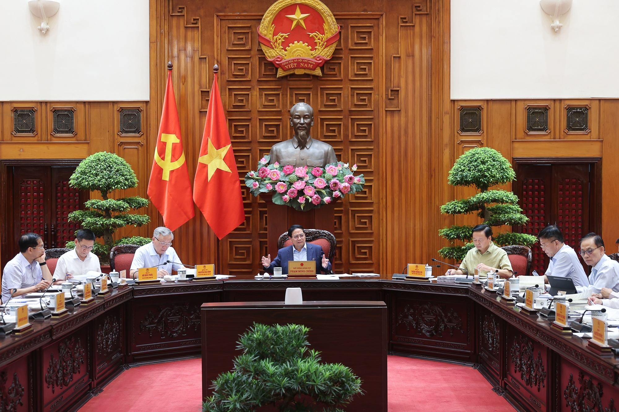 Thường trực Chính phủ và các đại biểu đã cho ý kiến vào các báo cáo, tờ trình về tình hình kinh tế - xã hội; phân bổ, giải ngân vốn đầu tư công; triển khai các chương trình mục tiêu quốc gia trong tháng 9, quý III và 9 tháng năm 2025 - Ảnh: VGP/Nhật Bắc