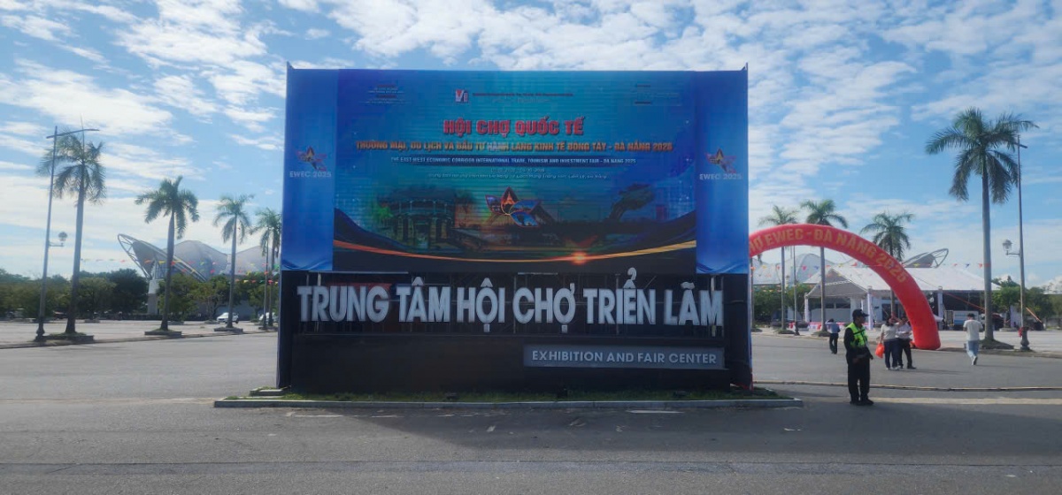 Hội chợ EWEC – Đà Nẵng 2025 là sự kiện xúc tiến thương mại quy mô quốc tế đầu tiên được tổ chức kể từ khi Đà Nẵng và Quảng Nam sáp nhập, đánh dấu khởi đầu cho giai đoạn phát triển mới của thành phố, trong đó có thương mại, du lịch và đầu tư…
