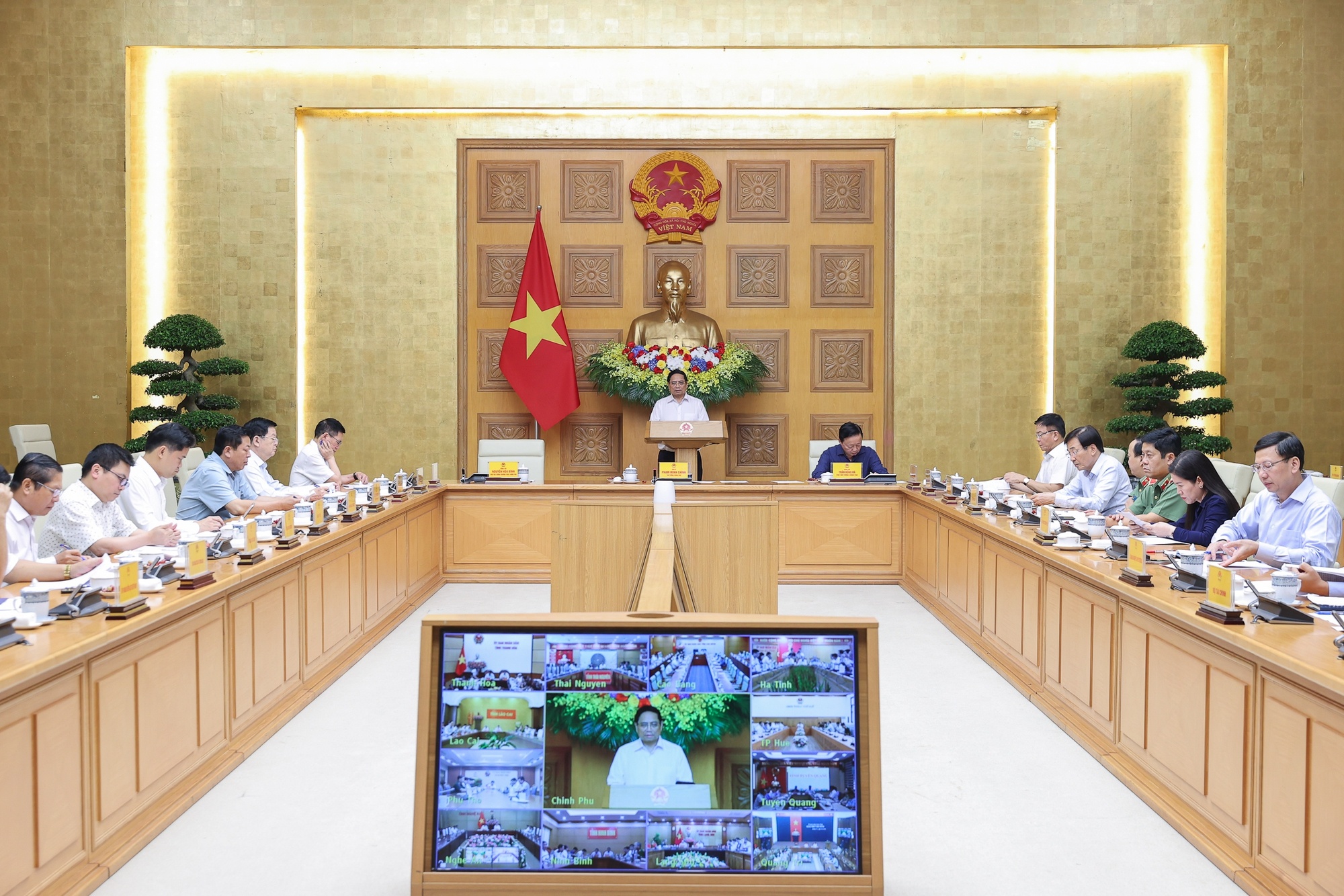 Thủ tướng chủ trì cuộc họp - Ảnh: VGP/Nhật Bắc