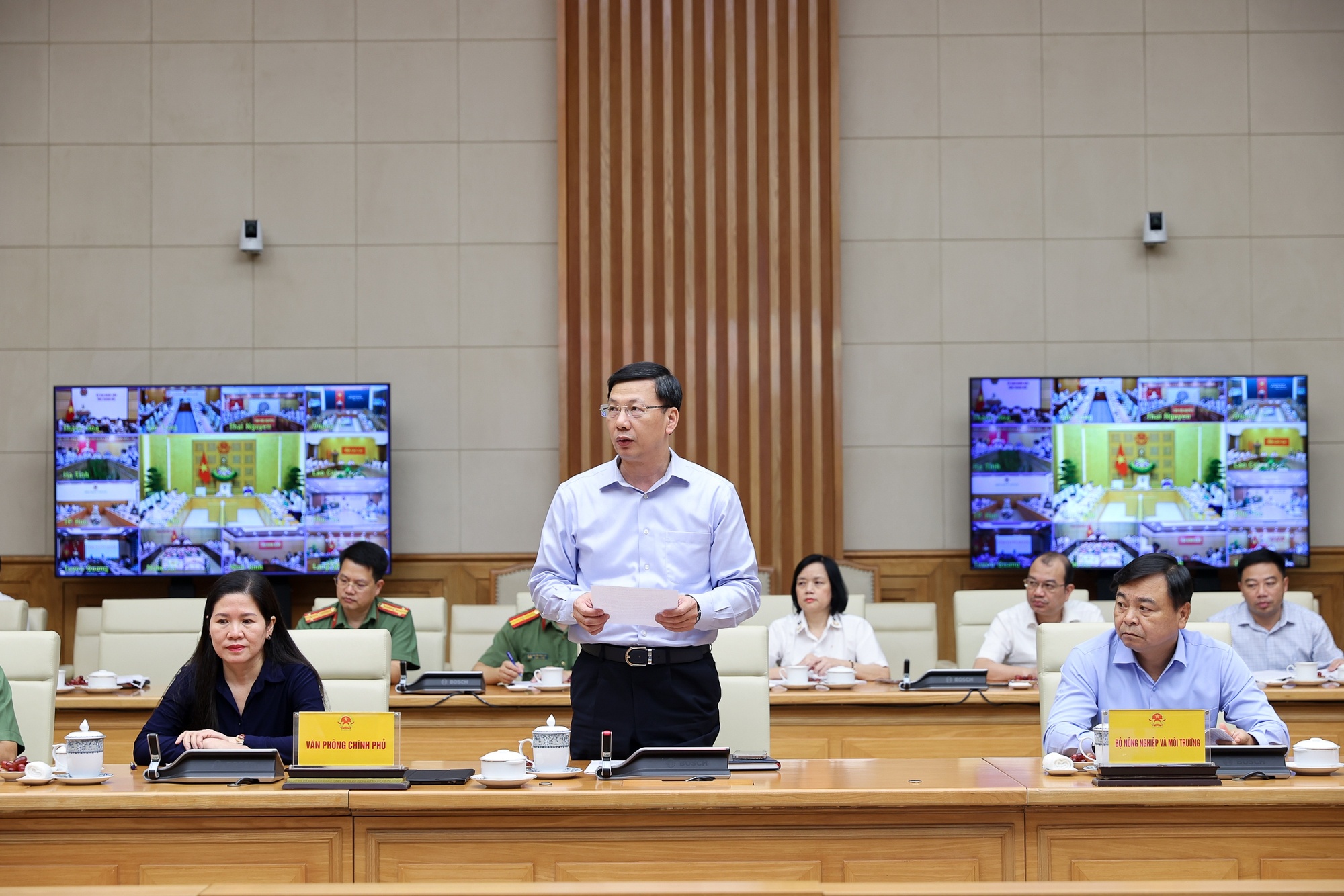 Phó Chủ nhiệm Văn phòng Chính phủ Phạm Mạnh Cường báo cáo tại cuộc họp - Ảnh: VGP/Nhật Bắc