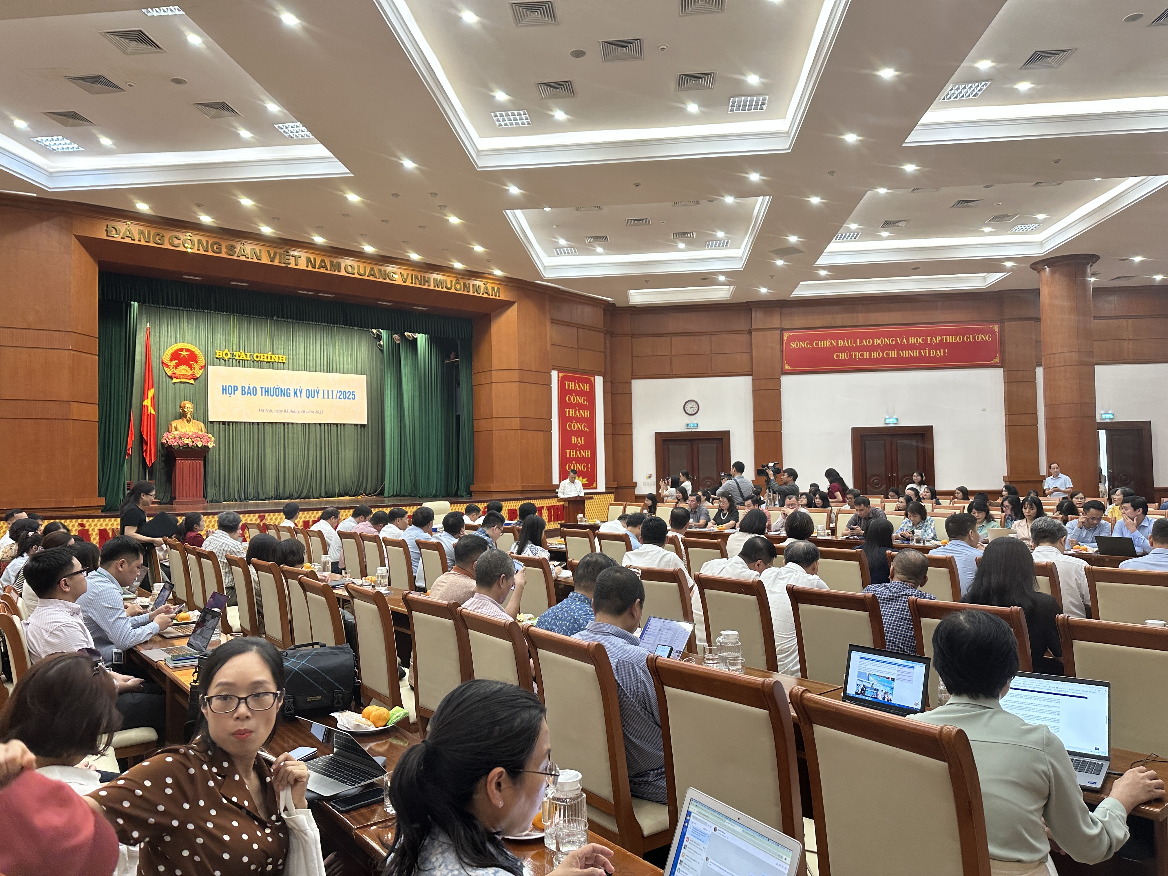 Khơi thông mọi nguồn lực để đạt tăng trưởng trên 8% Khơi thông mọi nguồn lực để đạt tăng trưởng trên 8%