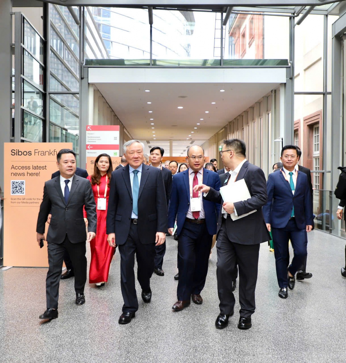 Phó Thống đốc NHNN Nguyễn Ngọc Cảnh tháp tùng Phó Thủ tướng dự Hội nghị SIBOS 2025