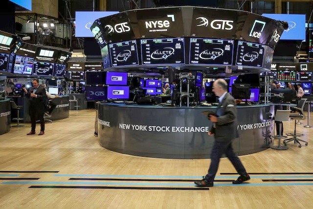 Nasdaq chịu sức ép từ công nghệ, dòng tiền đổ mạnh vào nhóm vốn hóa nhỏ và tiện ích