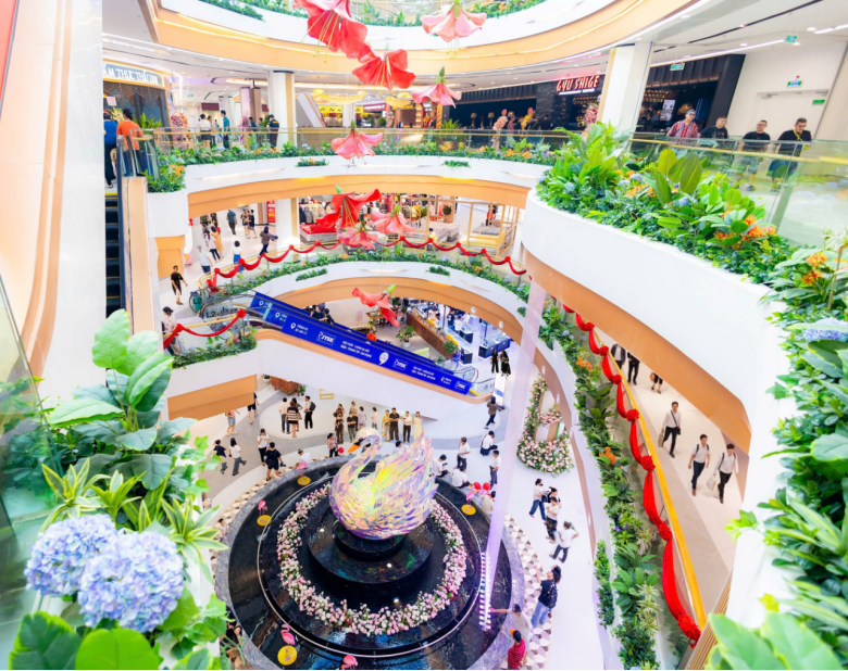 Hành trình thưởng ngoạn 05 khu vườn hoàng gia tại mỗi tầng TTTM