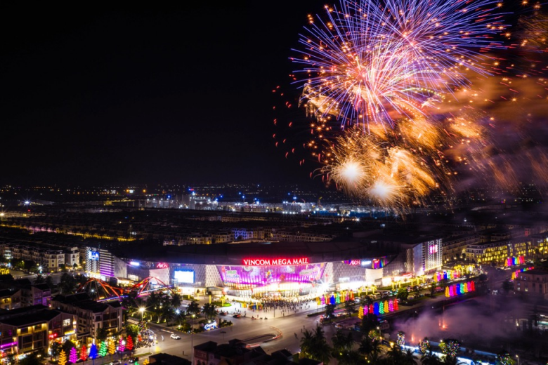 Pháo hoa rực rỡ mừng khai trương Vincom Mega Mall Ocean City. Pháo hoa rực rỡ mừng khai trương Vincom Mega Mall Ocean City.