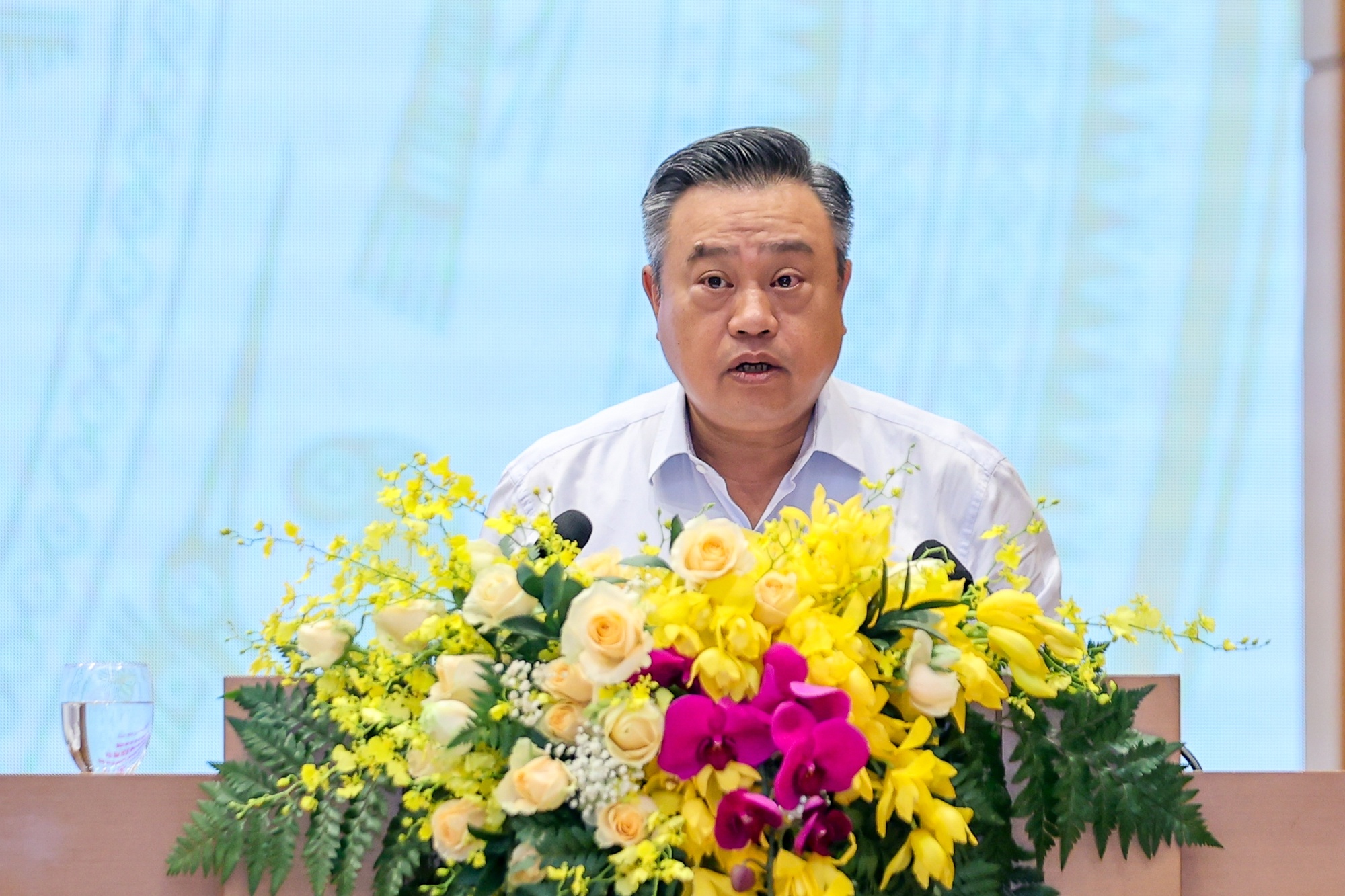 Đại diện các địa phương, Chủ tịch UBND thành phố Hà Nội Trần Sỹ Thanh bày tỏ sự thống nhất và biểu thị tinh thần quyết tâm cao nhất, nhiệt liệt hưởng ứng phong trào thi đua cao điểm mà Thủ tướng Chính phủ vừa phát động - Ảnh: VGP/Nhật Bắc