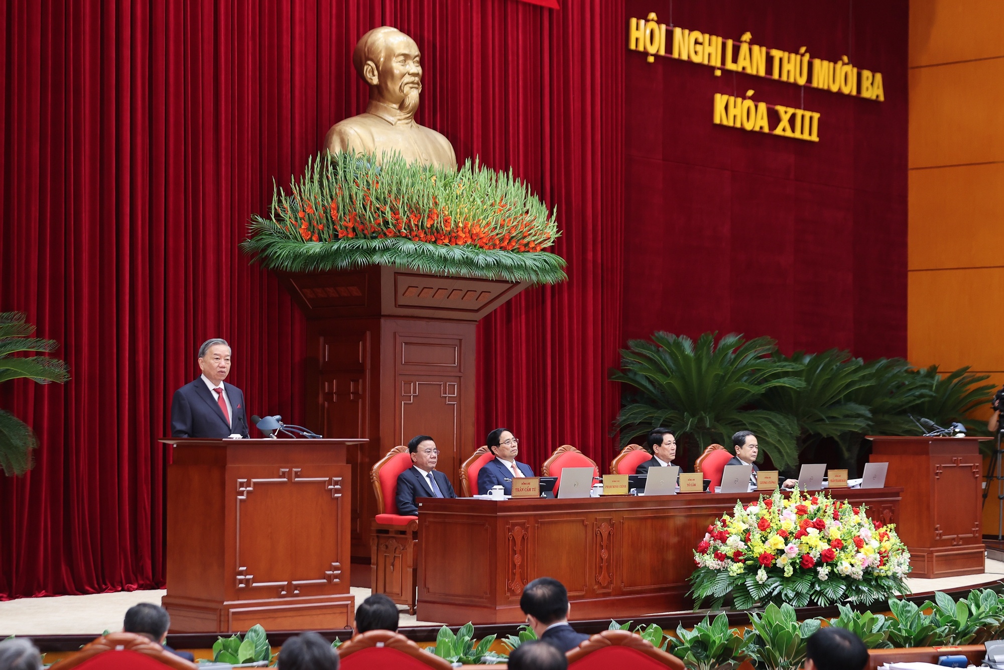 Tổng Bí thư Tô Lâm nhấn mạnh một số điểm trọng tâm trong số các nội dung Hội nghị làm định hướng cho Hội nghị nghiên cứu, xem xét, đóng góp ý kiến - Ảnh: VGP/Nhật Bắc