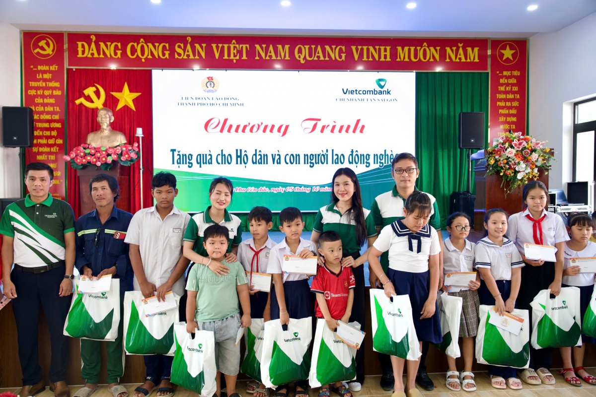 Vui Trung thu cùng trẻ em khó khăn: Nét đẹp văn hoá doanh nghiệp