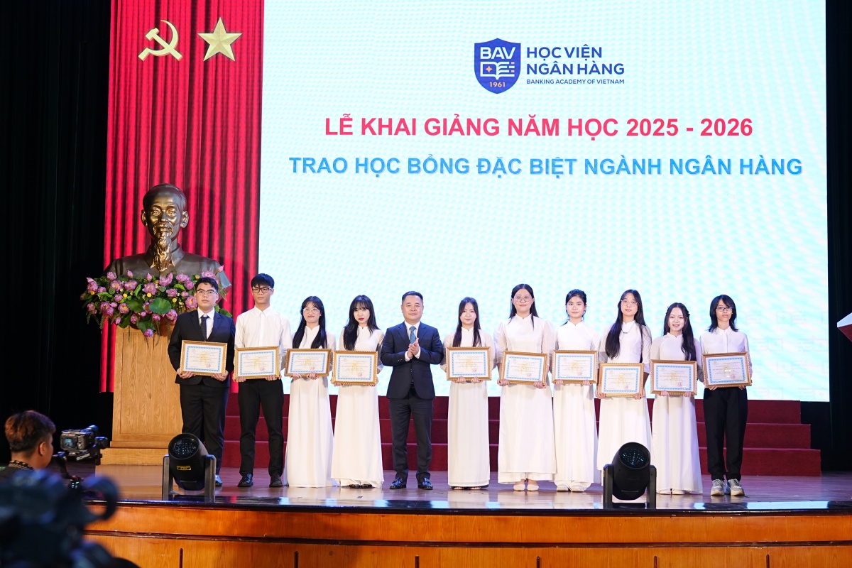 Học viện Ngân hàng khai giảng năm học mới: Kiến tạo tri thức, vững bước tương lai