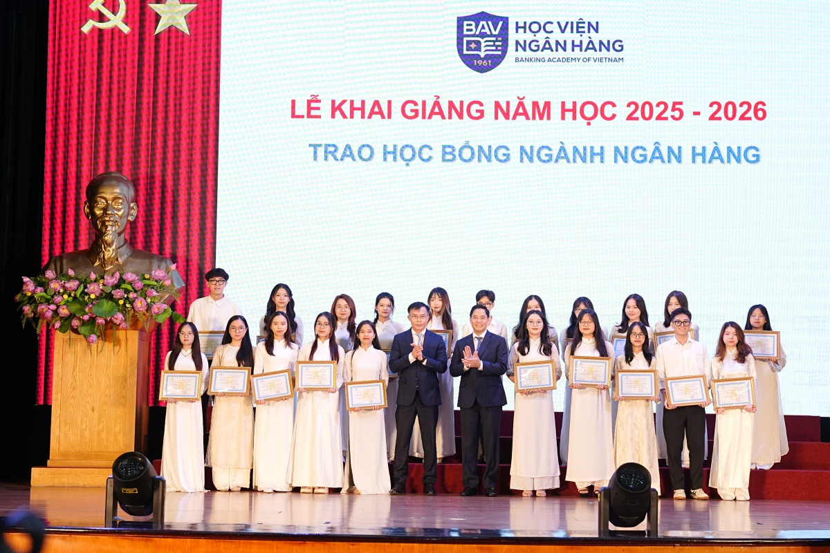 Học viện Ngân hàng khai giảng năm học mới: Kiến tạo tri thức, vững bước tương lai