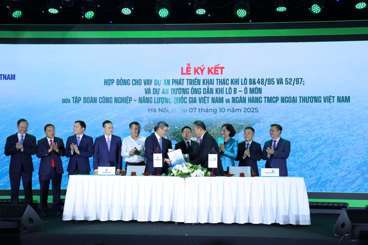 Hình ảnh hai bên ký kết