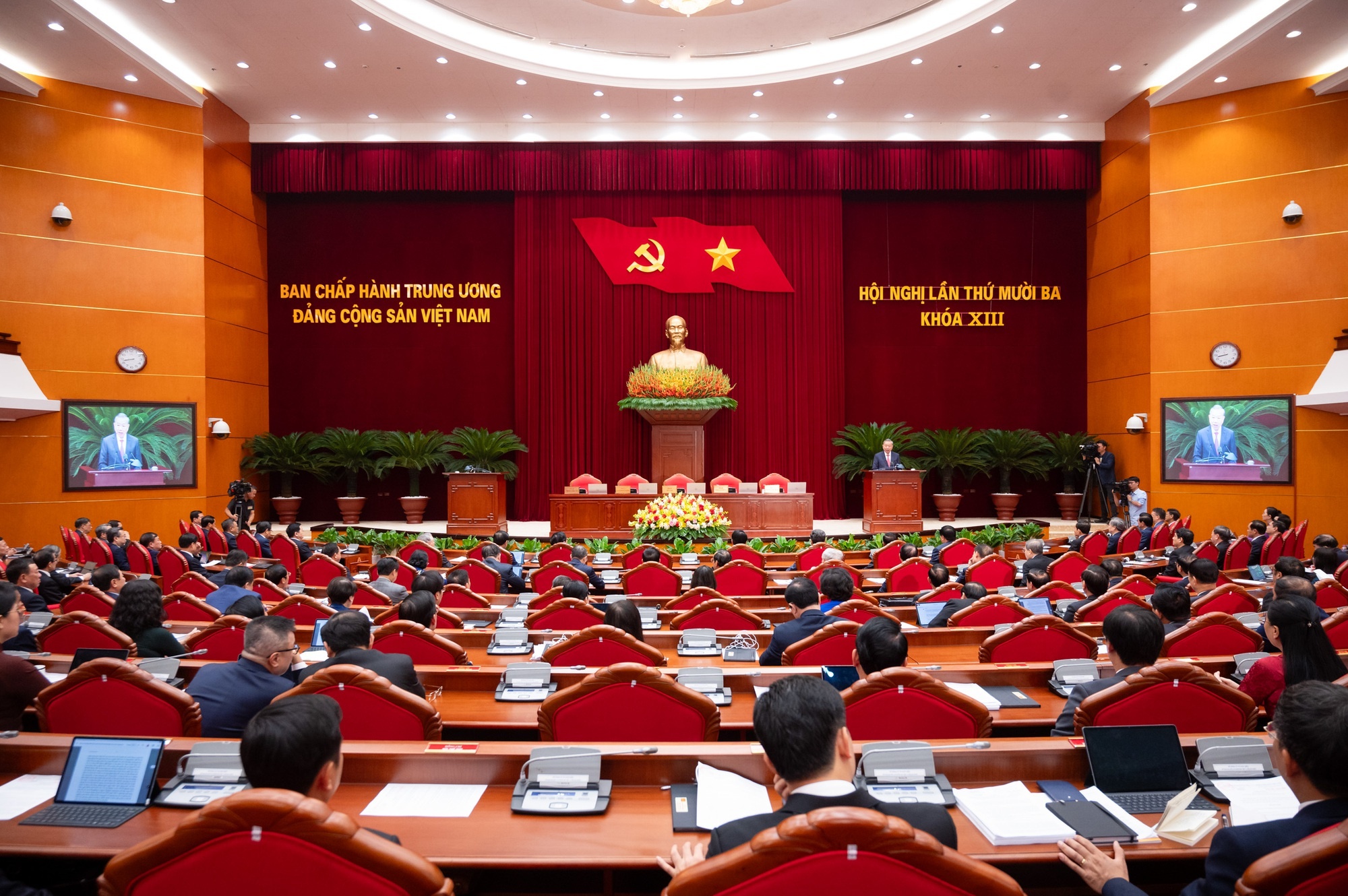 Tổng Bí thư Tô Lâm nhấn mạnh, chúng ta hoàn thành chương trình Hội nghị 13 với khí thế mới, niềm tin mới và trách nhiệm mới - Ảnh: VGP/Nhật Bắc