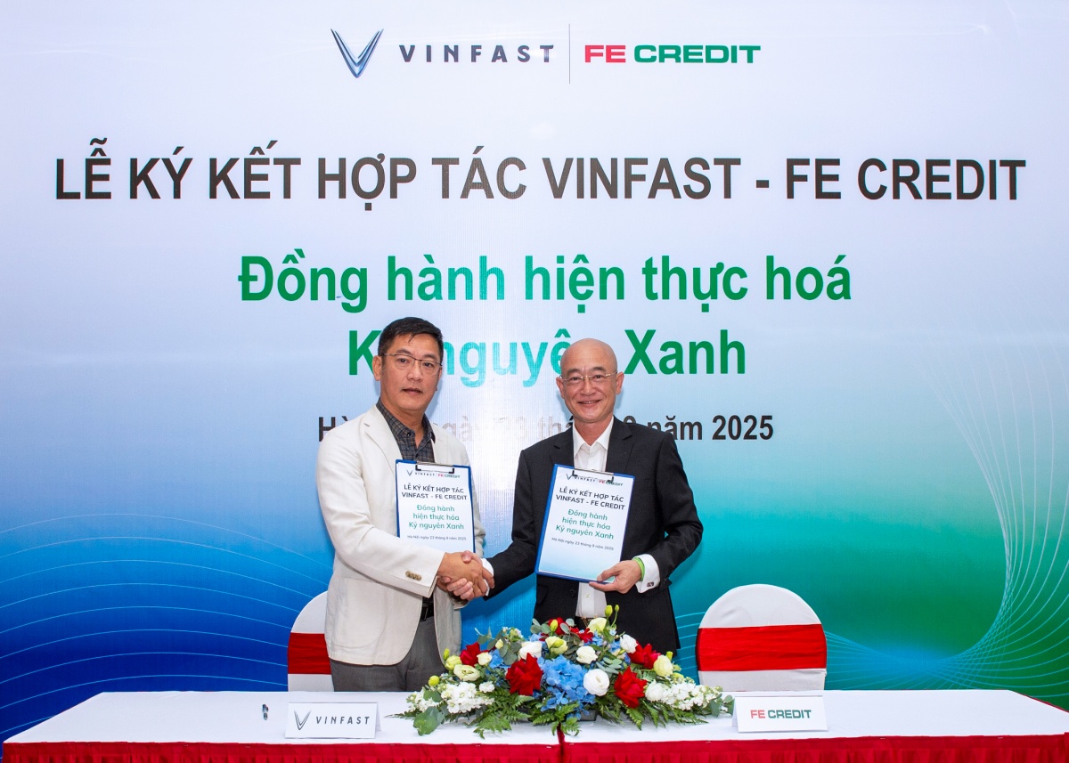 FE CREDIT hợp tác VinFast mang đến “combo” ưu đãi mua xe máy điện hấp dẫn, trả trước chỉ từ “0 đồng” FE CREDIT hợp tác VinFast mang đến “combo” ưu đãi mua xe máy điện hấp dẫn, trả trước chỉ từ “0 đồng”