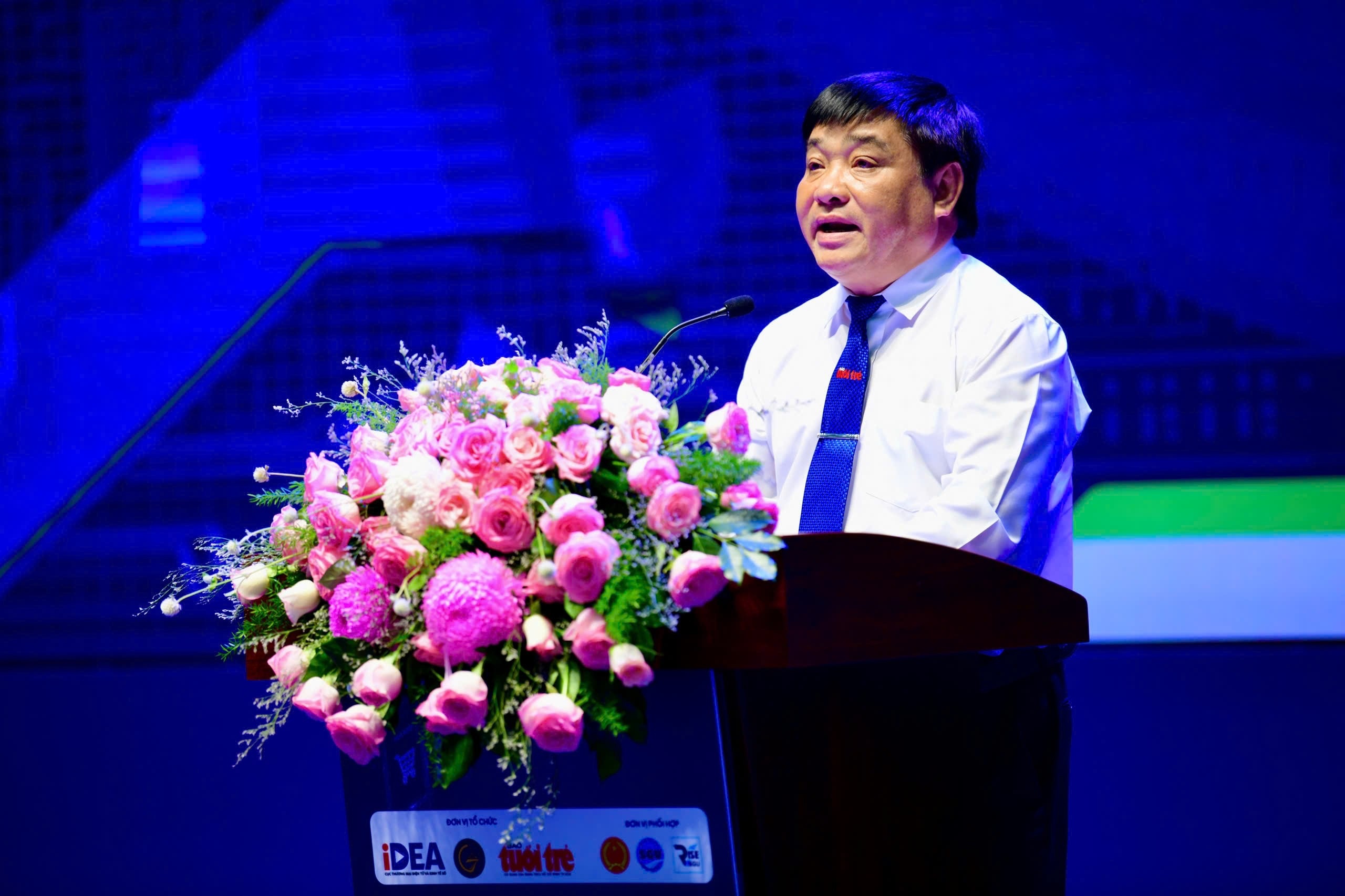 Công bố dự án “Cùng hộ kinh doanh lên doanh nghiệp số”